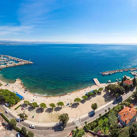 Amazing In With Kitchen Apartment