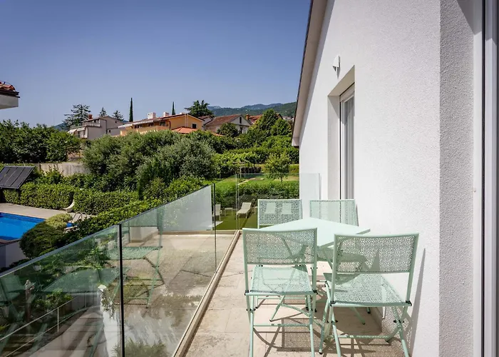 Apartment Amazing In With Kitchen