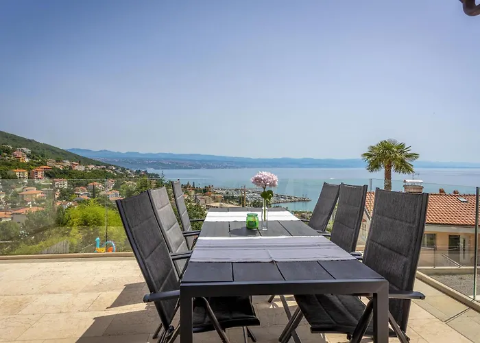 Amazing In With Kitchen Apartment *